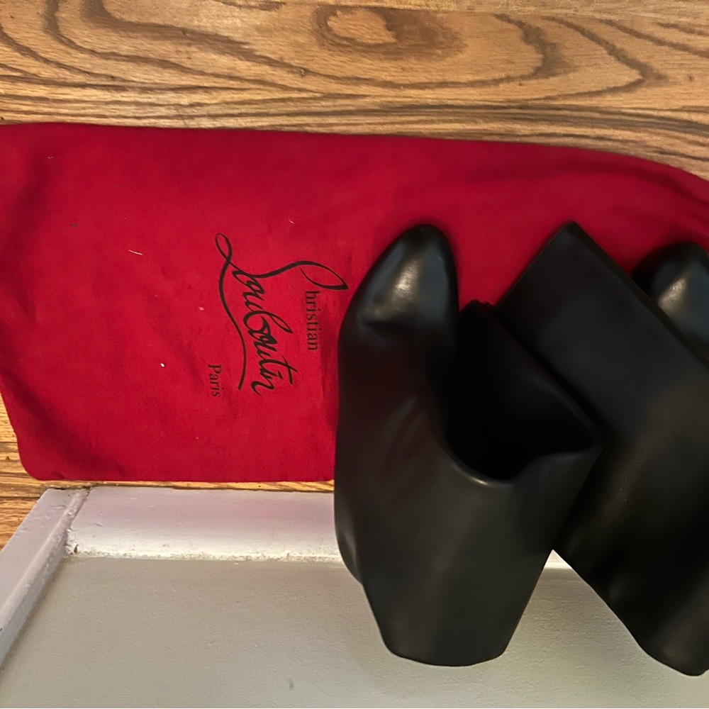 Christian Louboutin Bianca Botta Black Lea 40.5IT NEED GONE ASAP See bio below